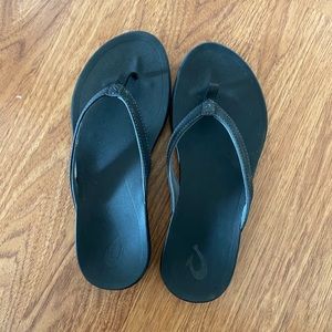Brand New Olukai Sandals